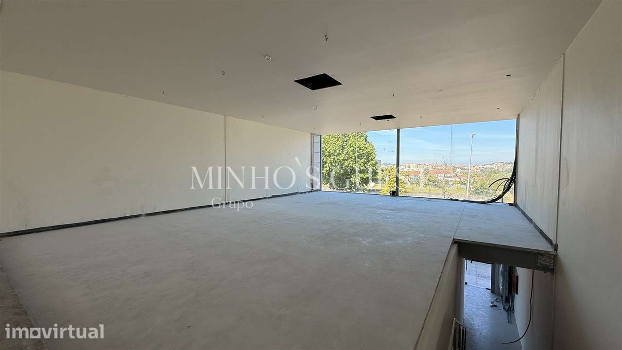 Loja / Escritório 1 Andar c/ duas frentes (200m2) - Lamaçães, Braga - Grande imagem: 3/17
