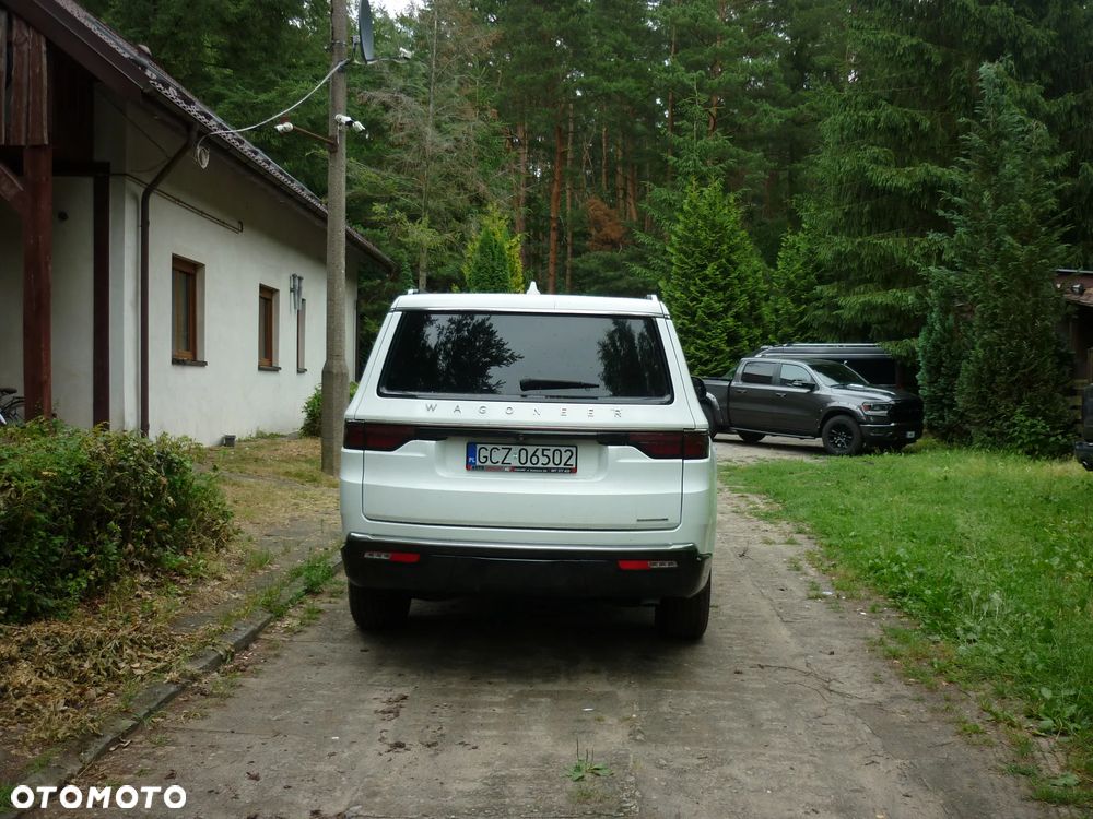Jeep Wagoneer - 6