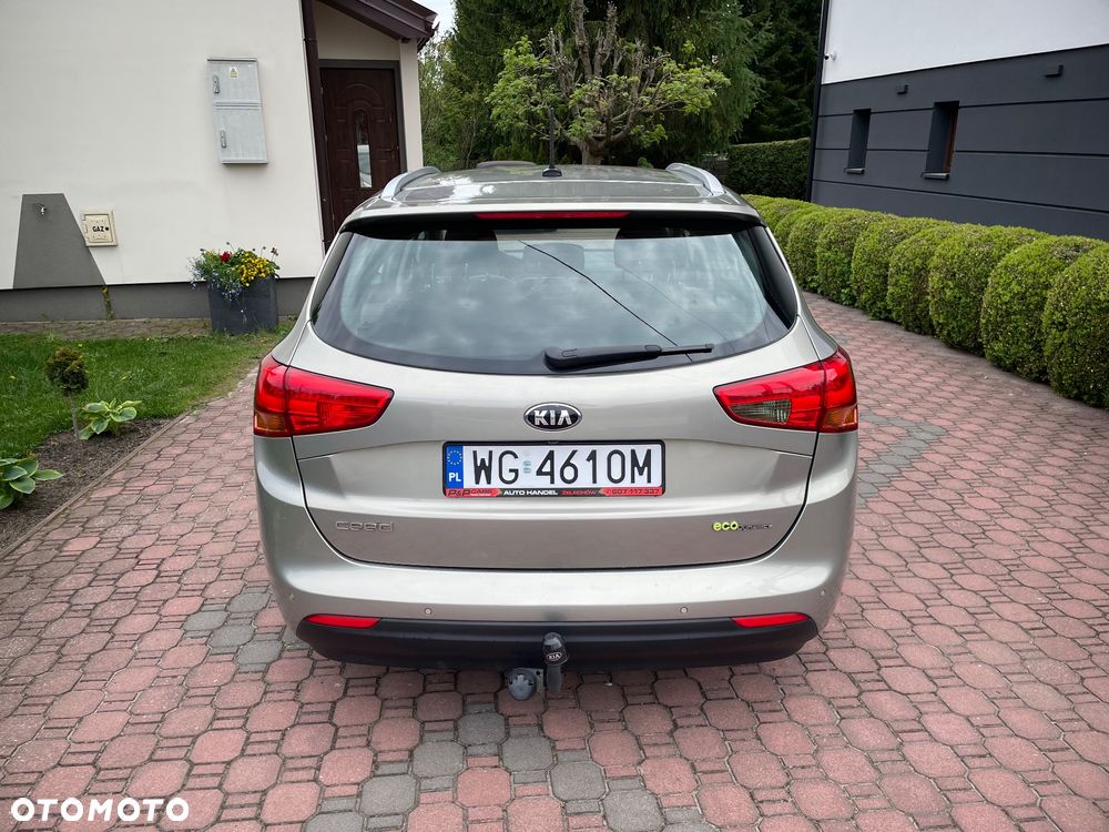 Kia Ceed - 8