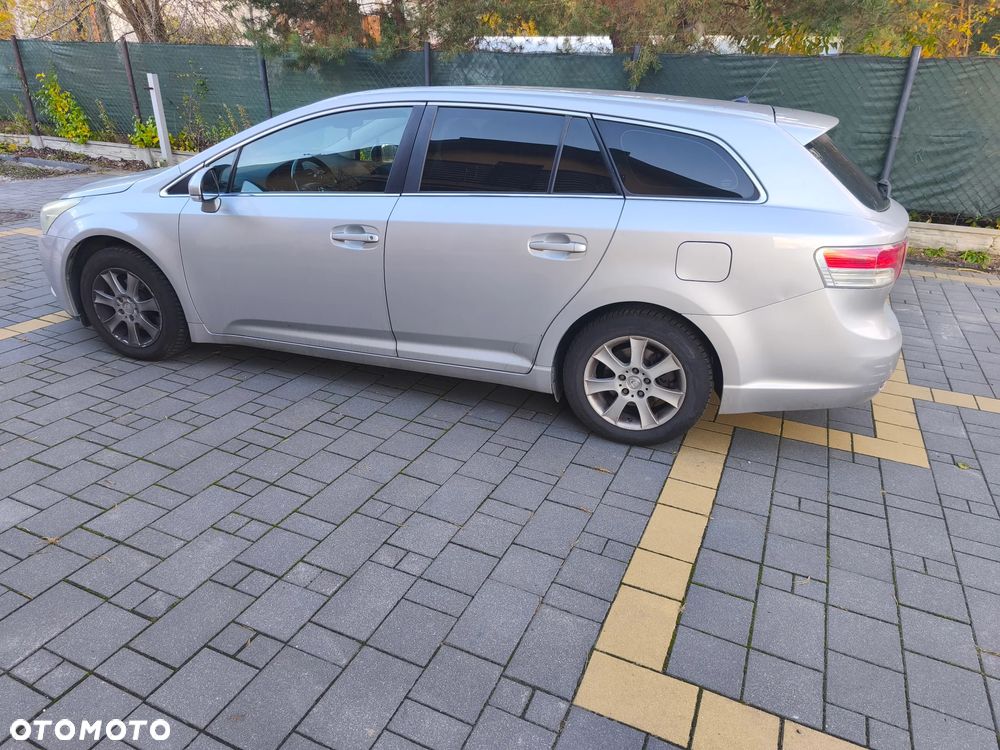 Toyota Avensis 1.8 Sol - 1