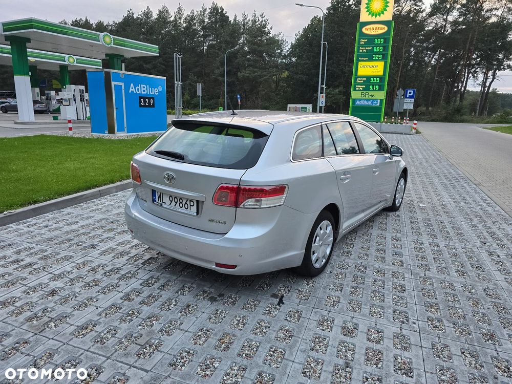 Toyota Avensis 2010 photo 4