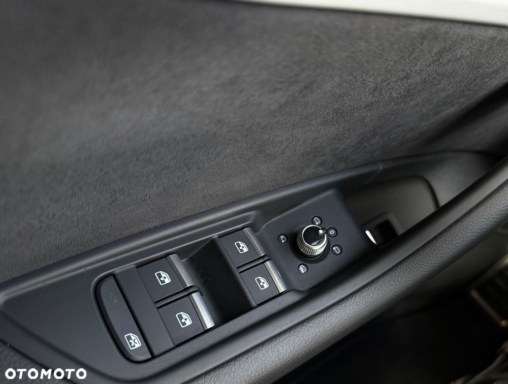 Audi A4 Avant 40 TDI quattro S tronic S line - 36