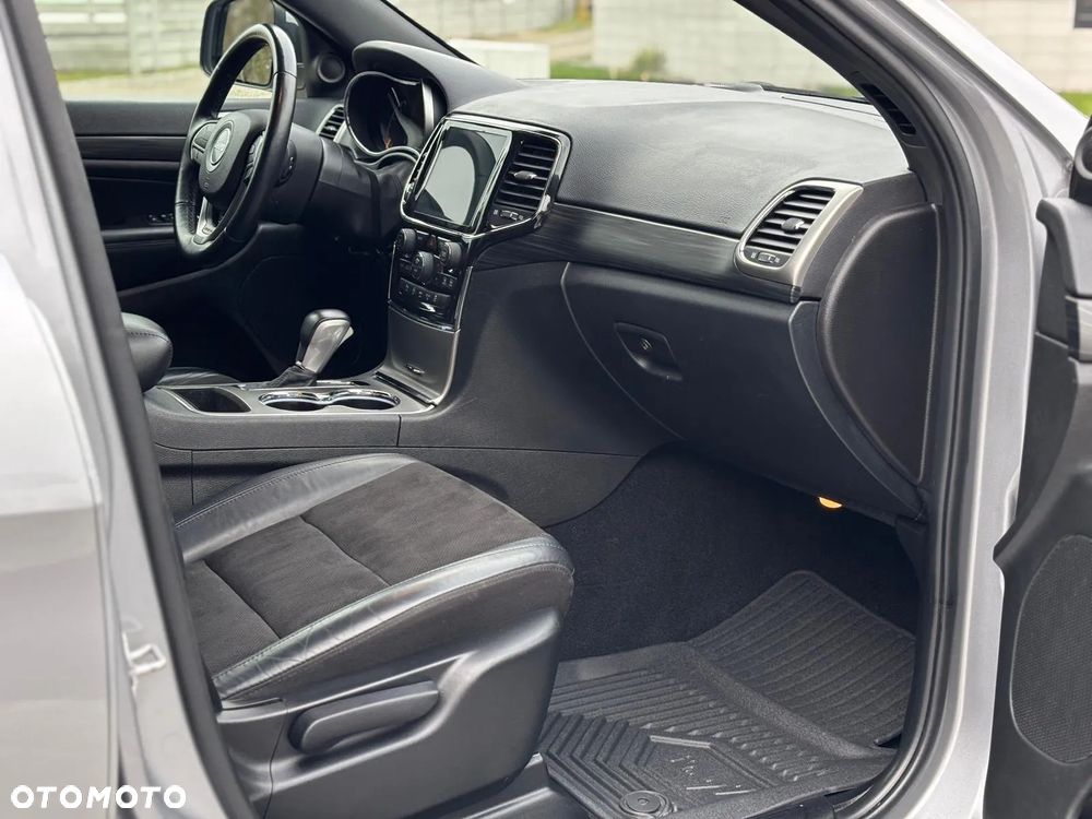 Jeep Grand Cherokee - 36