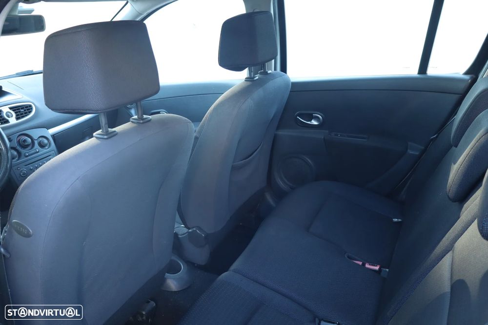 Renault Clio 1.2 16V Expression - 22