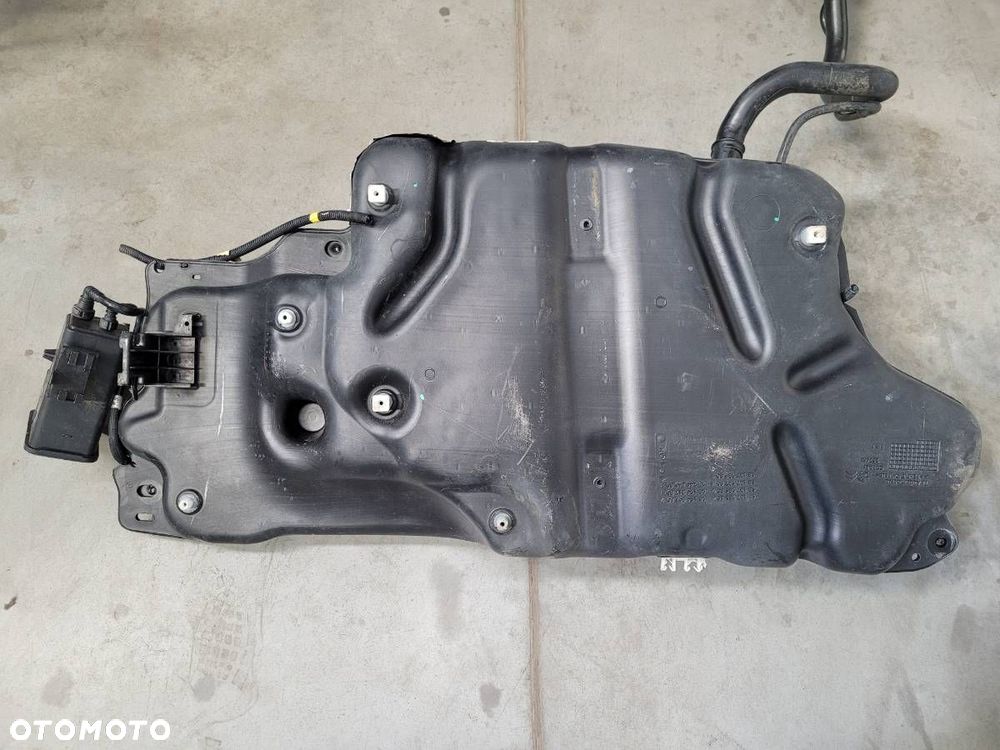 ZBIORNIK PALIWA BAK 1.6 BENZYNA PEUGEOT 5008 II 9829060580 9827785780 - 9