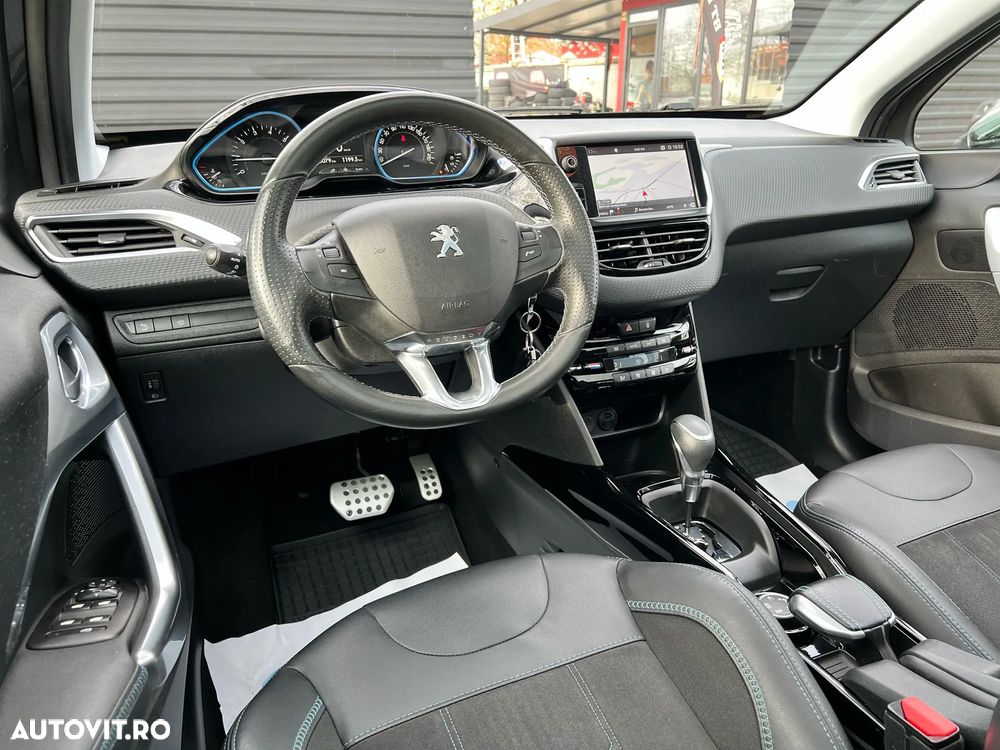 Peugeot 2008 1.2 PureTech Turbo EAT6 S&S Allure - 18