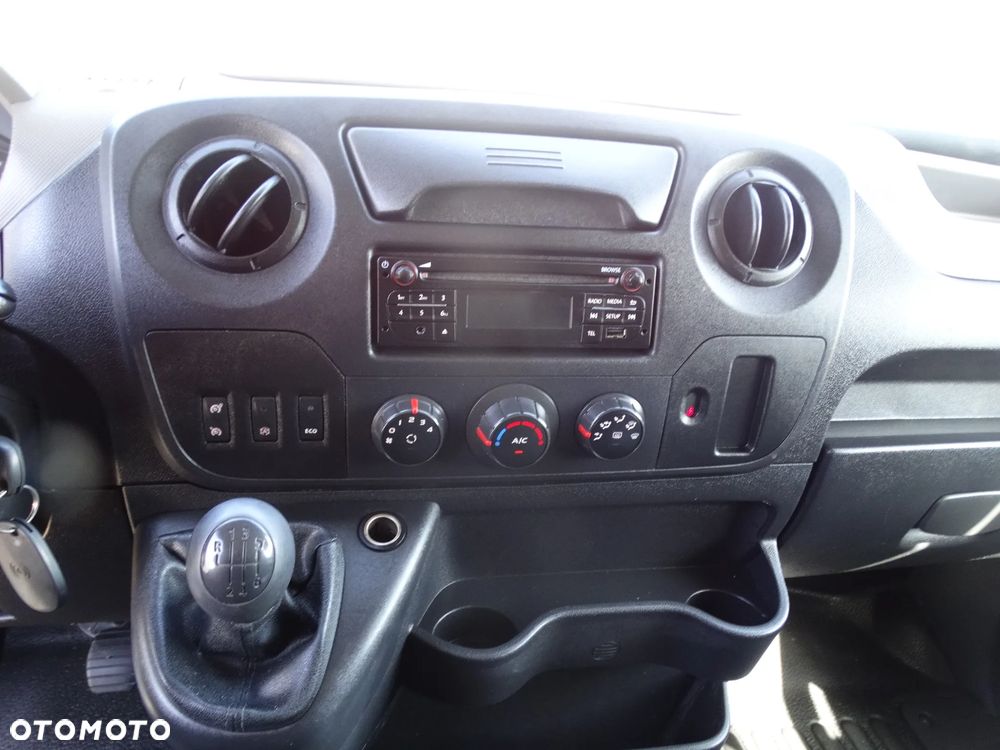 Nissan NV400 - 12