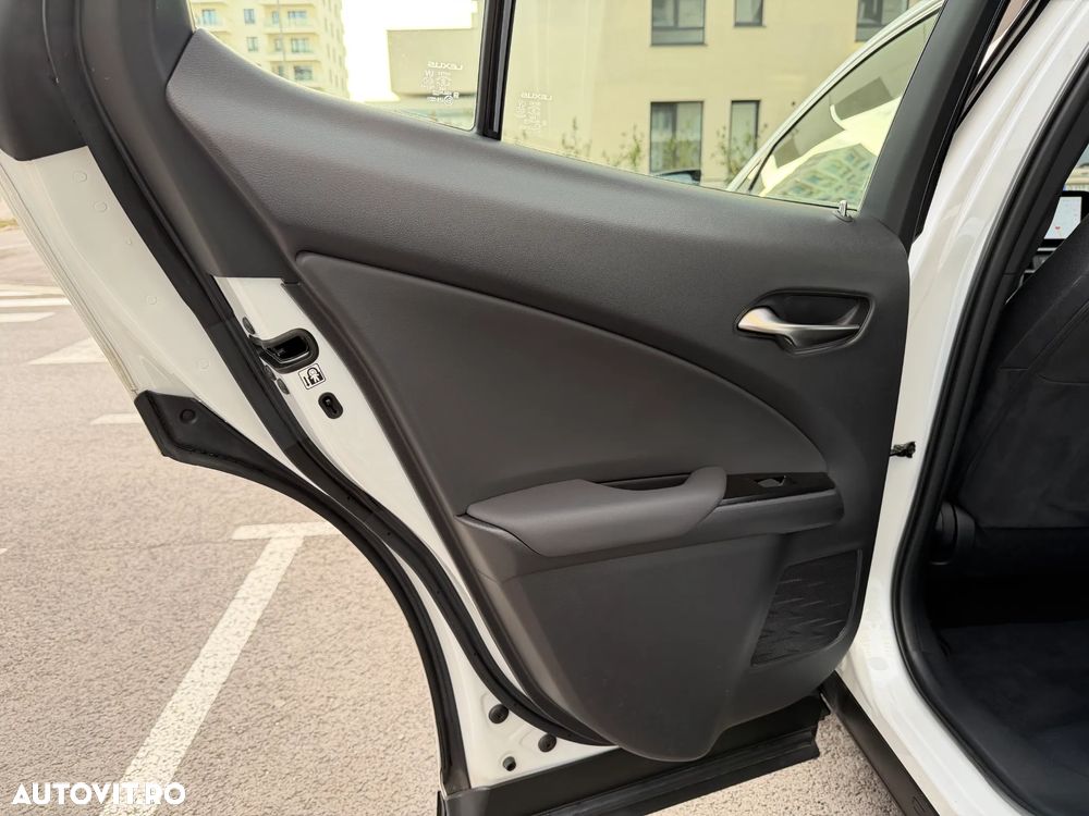 Lexus UX 250h FWD Business - 20