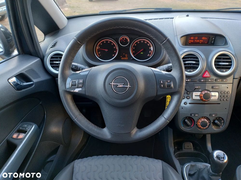 Opel Corsa 1.4 16V Cosmo - 19