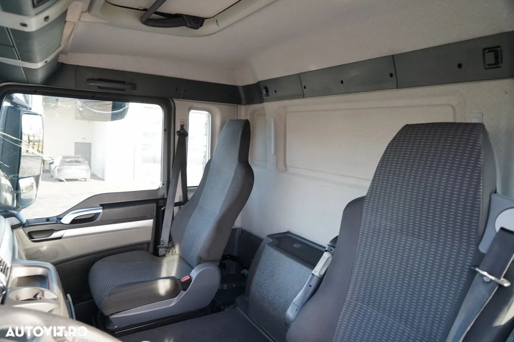MAN TGS 33.360 / 6x4 / BASCULĂ SPATE 5.8 M + HIAB XS 122 HGV / RADIOCOMANDĂ / HGV ÎN SPATELE CABINEI / EURO 5 / MANUALĂ - 28