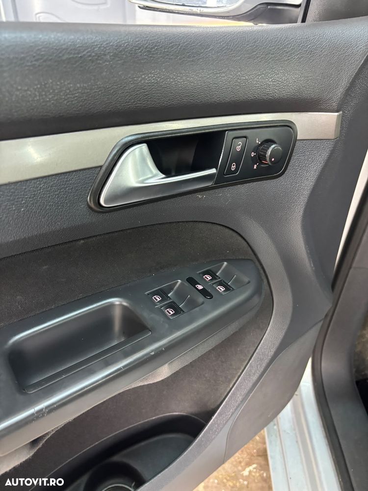 Volkswagen Touran 1.9 TDI Conceptline - 22