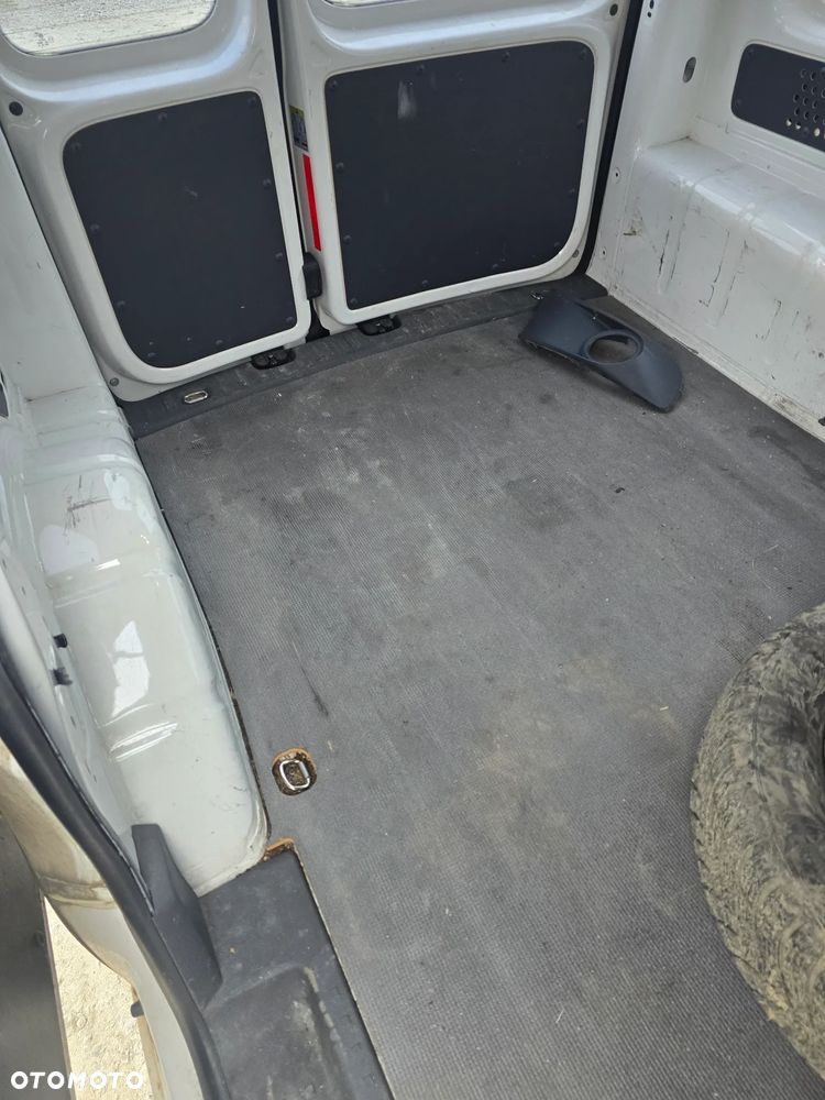 Volkswagen Caddy - 13