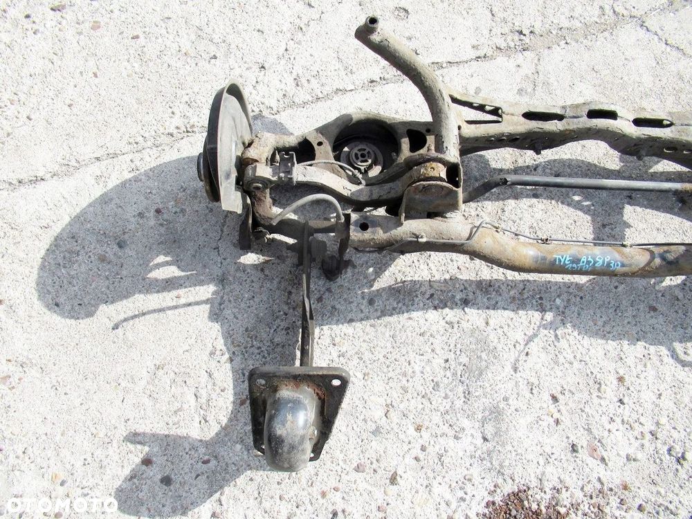 AUDI A3 8P 1.9 TDI 3D BELKA SANKI WÓZEK TYŁ - 2