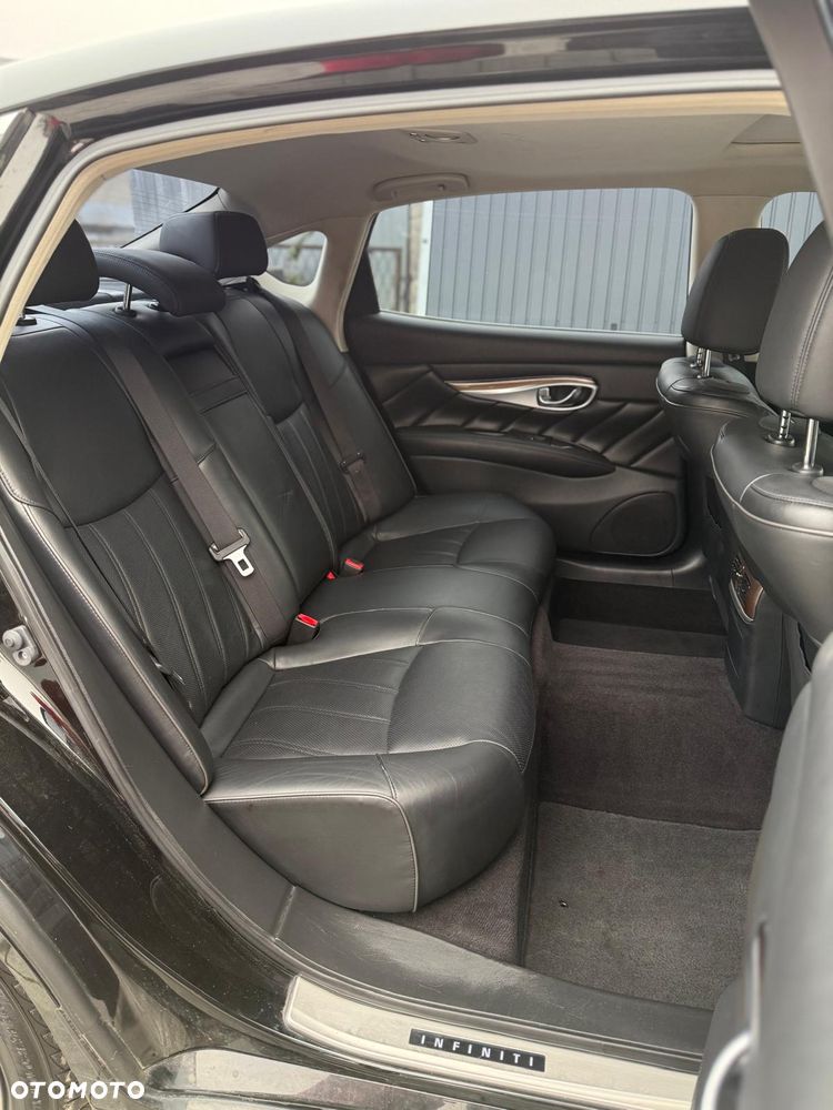 Infiniti Q70 - 23