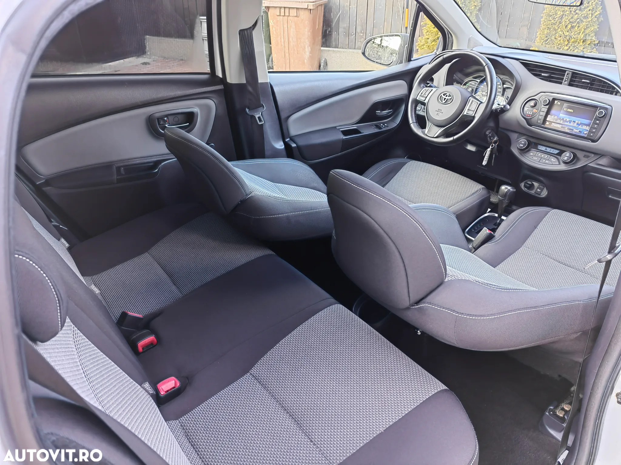 Toyota Yaris Hybrid 1.5 VVT-i Premiere Edition - 15
