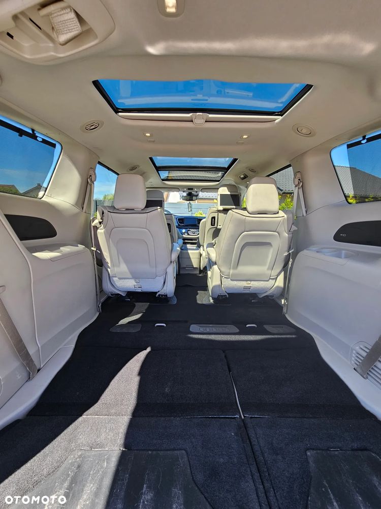 Chrysler Pacifica - 17