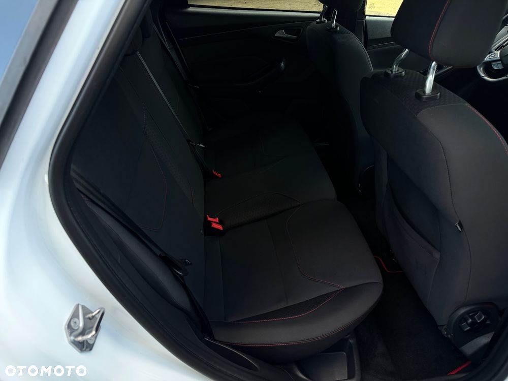 Ford Focus 1.5 EcoBoost ST-Line - 25