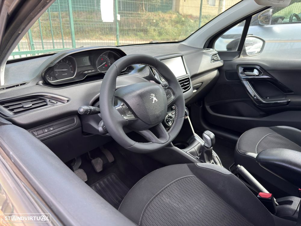Peugeot 208 1.6 BlueHDi Style — fotografia 4