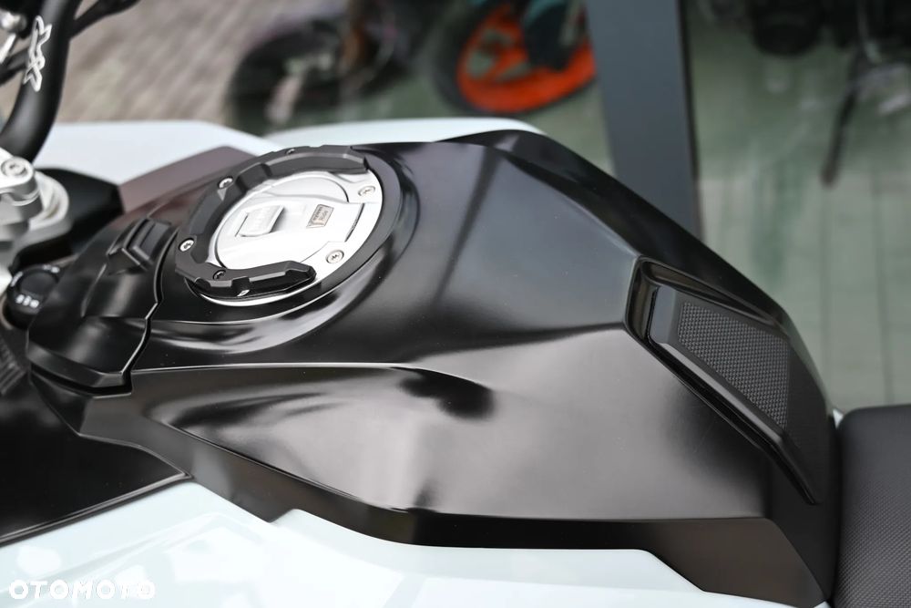 BMW XR - 38