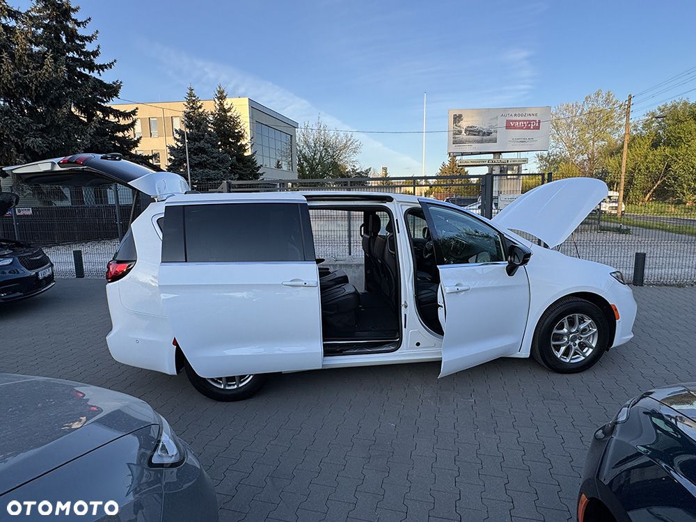 Chrysler Pacifica - 13