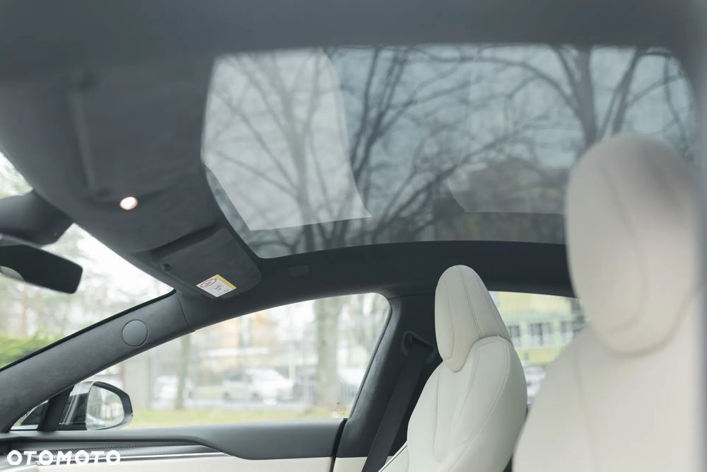 Tesla Model S - 17