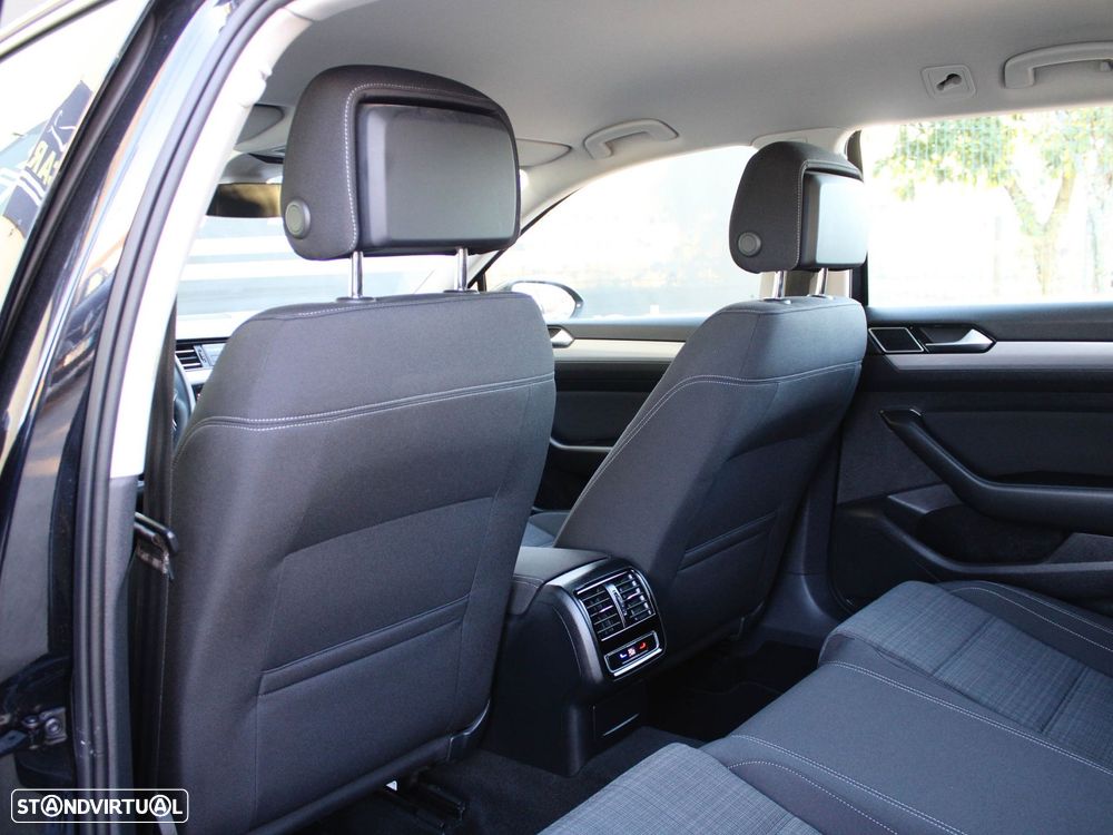 VW Passat Variant 2.0 TDi Business DSG - 54