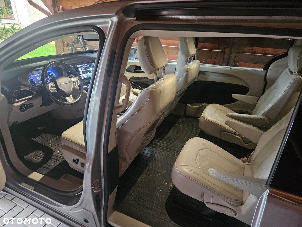 Chrysler Pacifica - 3
