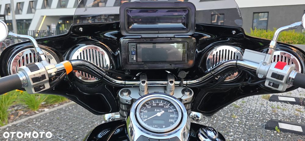 Suzuki Intruder - 19