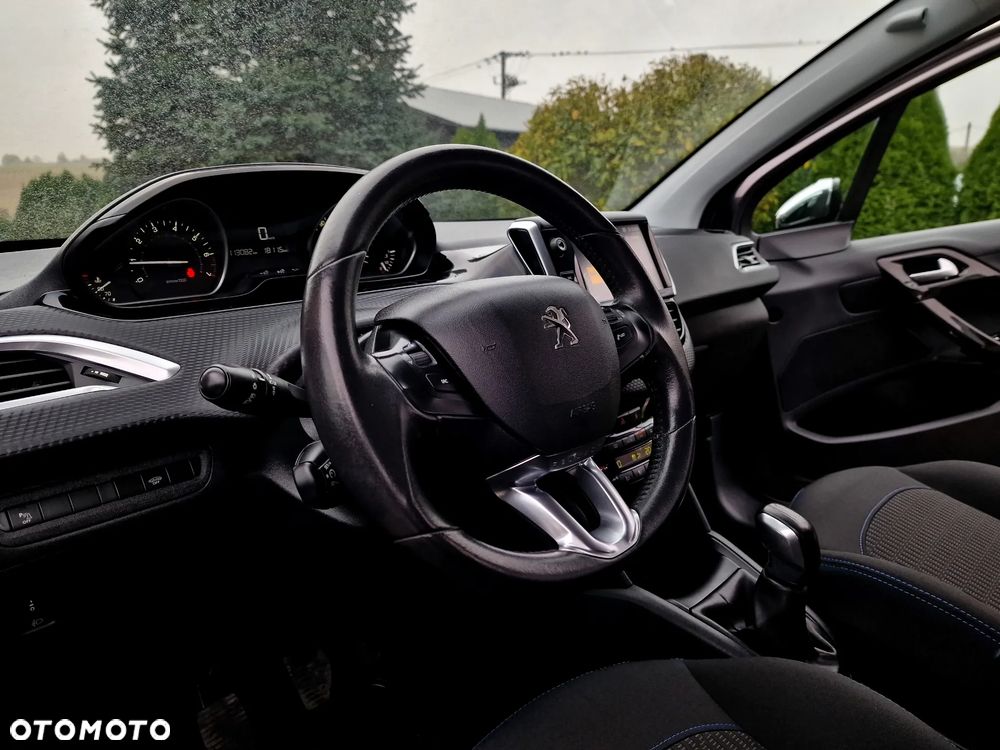 Peugeot 208 1.2 PureTech Style - 24