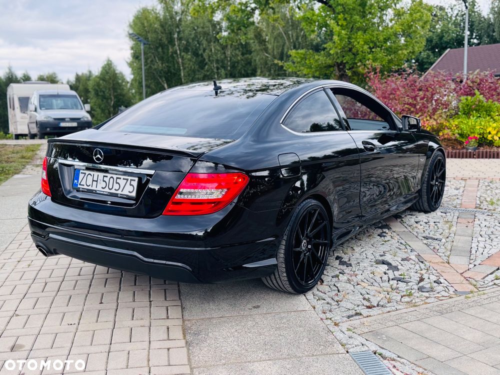 Mercedes-Benz Klasa C 180 Coupe BlueEFFICIENCY 7G-TRONIC - 2