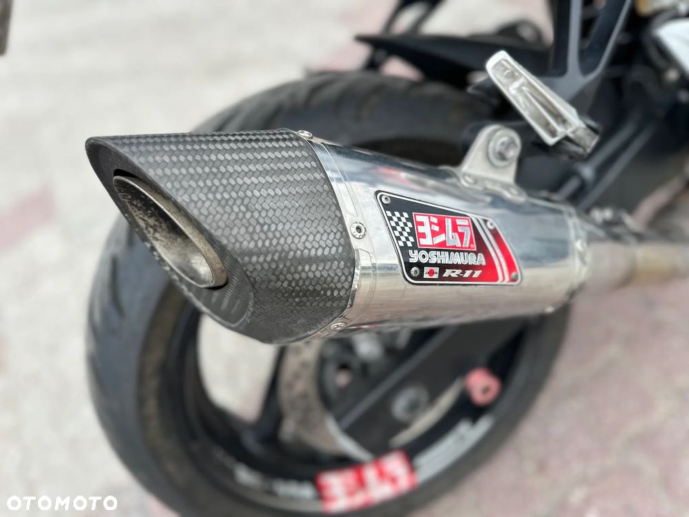 Suzuki GSR - 18