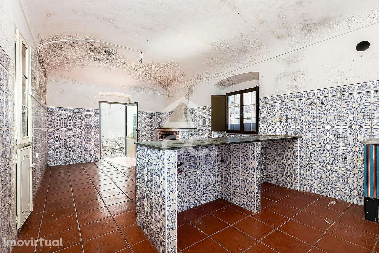 Lote de Terreno de 1351 m² c/ Duas Moradias T2 + Espaço Comercial  | A - Grande imagem: 5/60