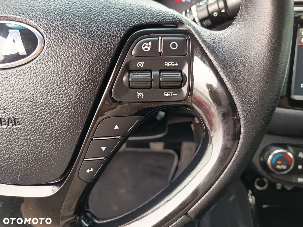 Kia Ceed 1.6 GDI Dream Team Edition - 25