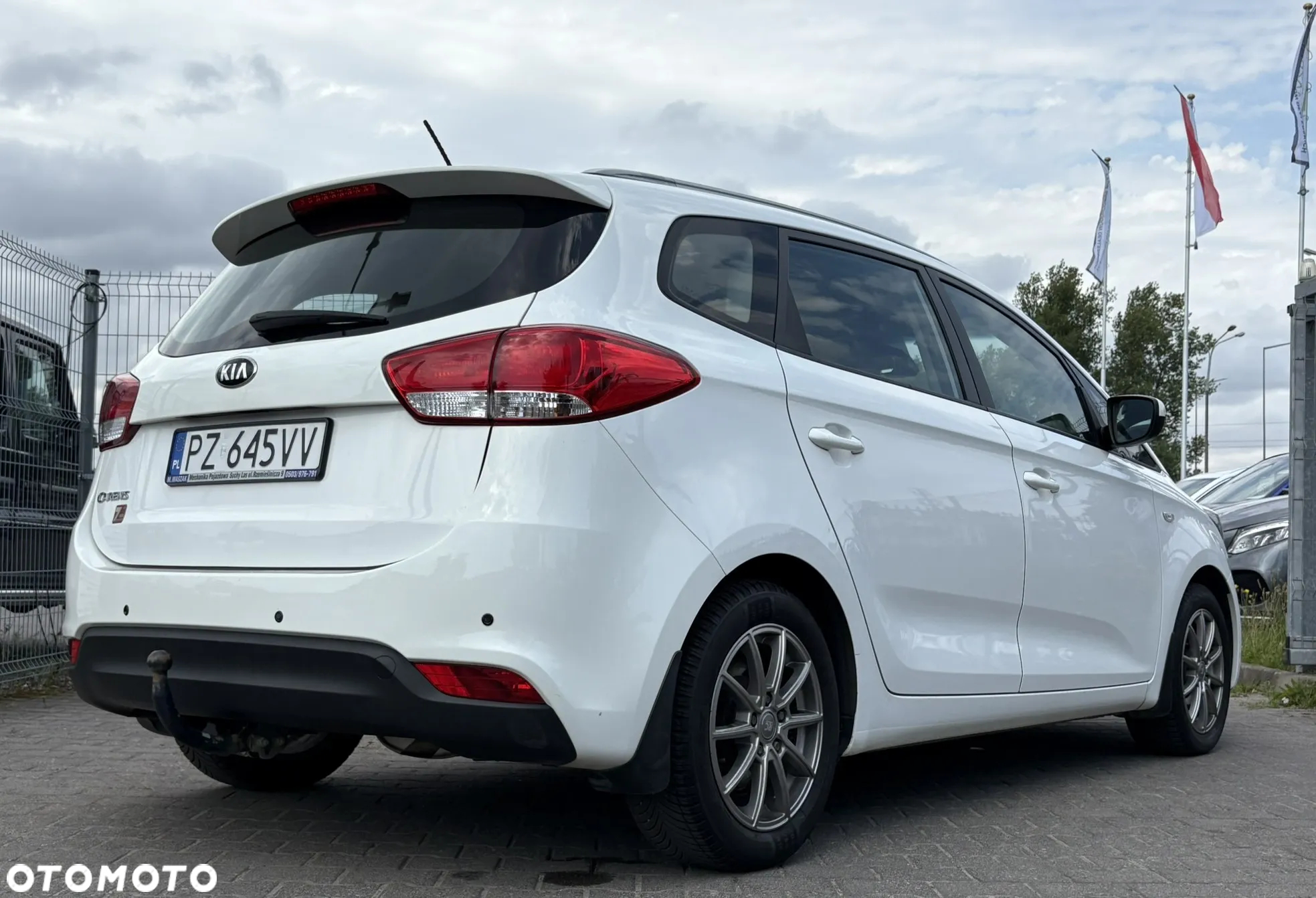 Kia Carens 1.6 GDI M - 9