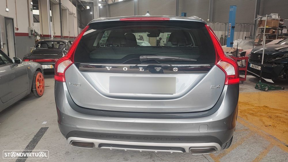 Volvo V60 2.0 D4 Summum Geartronic - 1