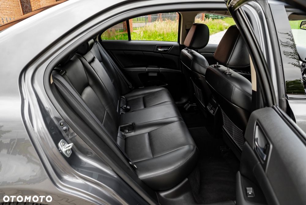 Suzuki Kizashi 2.4 4x4 CVT Sport - 22