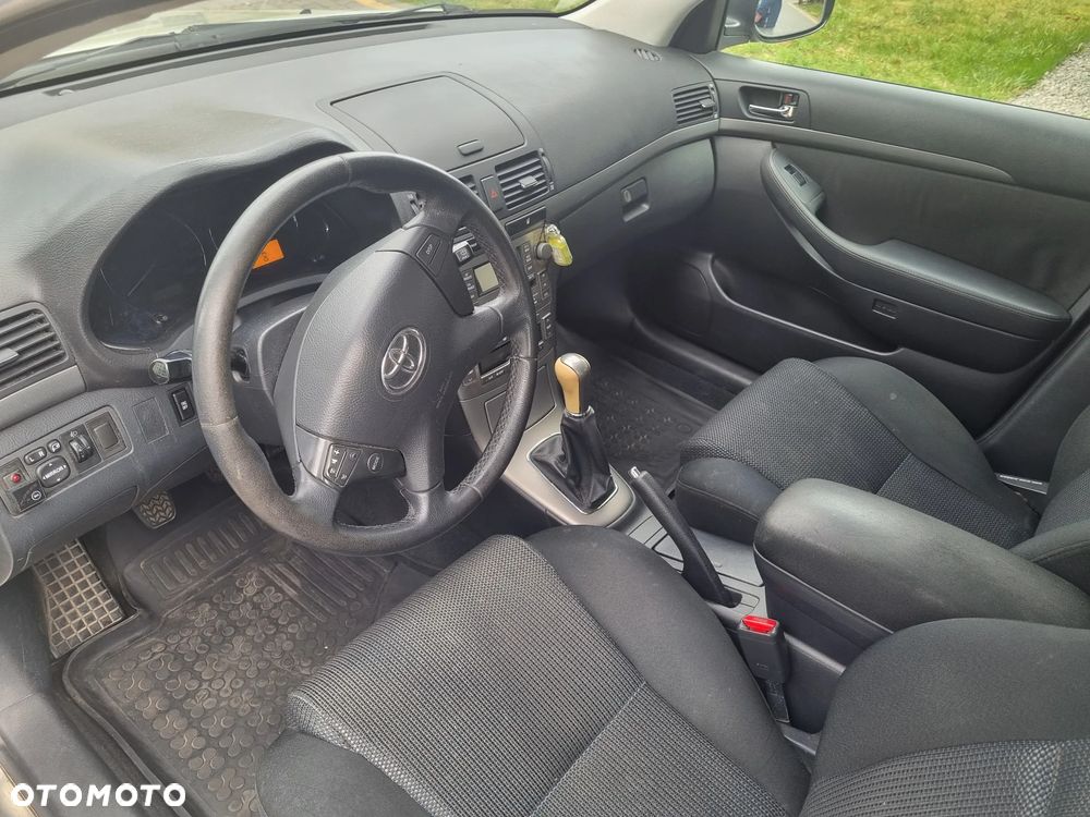 Toyota Avensis - 5