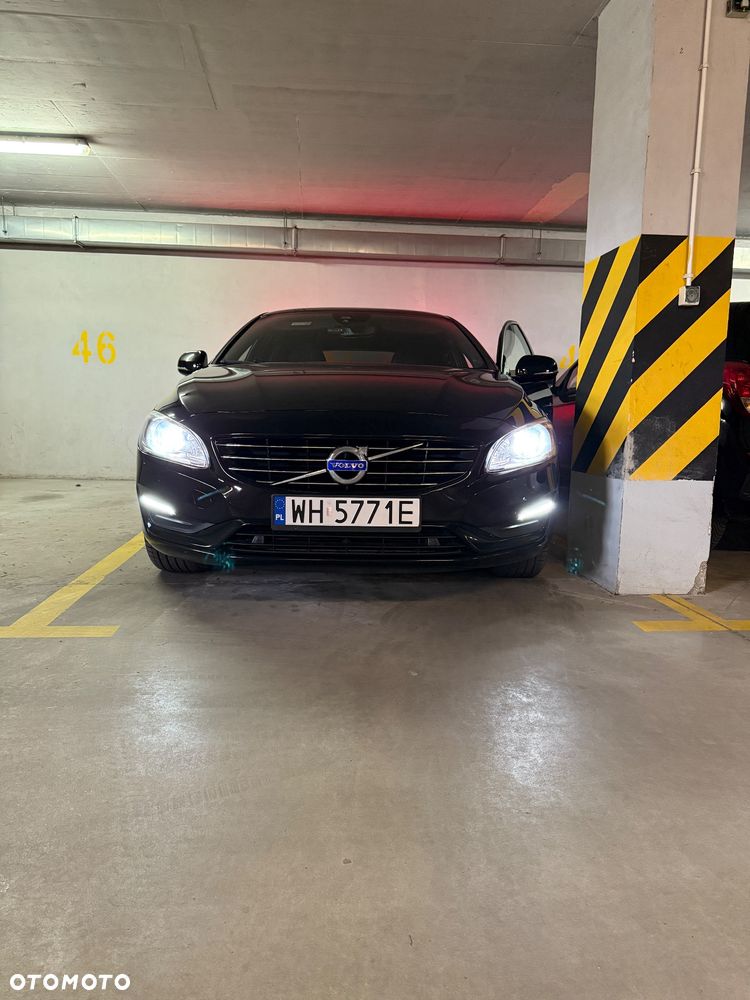 Volvo V60 D6 AWD Plug-in Hybrid Momentum - 14