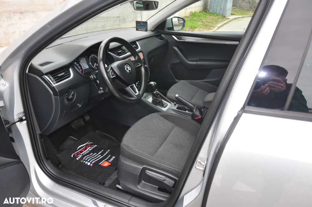 Skoda Octavia 1.6 TDI DSG Soleil - 6