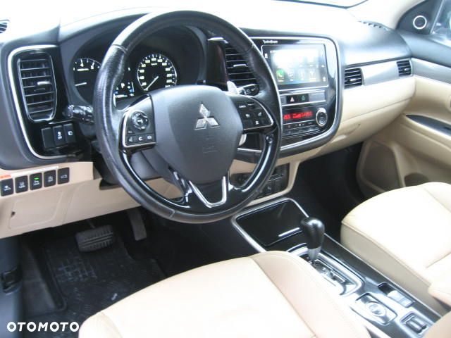 Mitsubishi Outlander 2.0 Intense + SDA 4WD CVT - 17