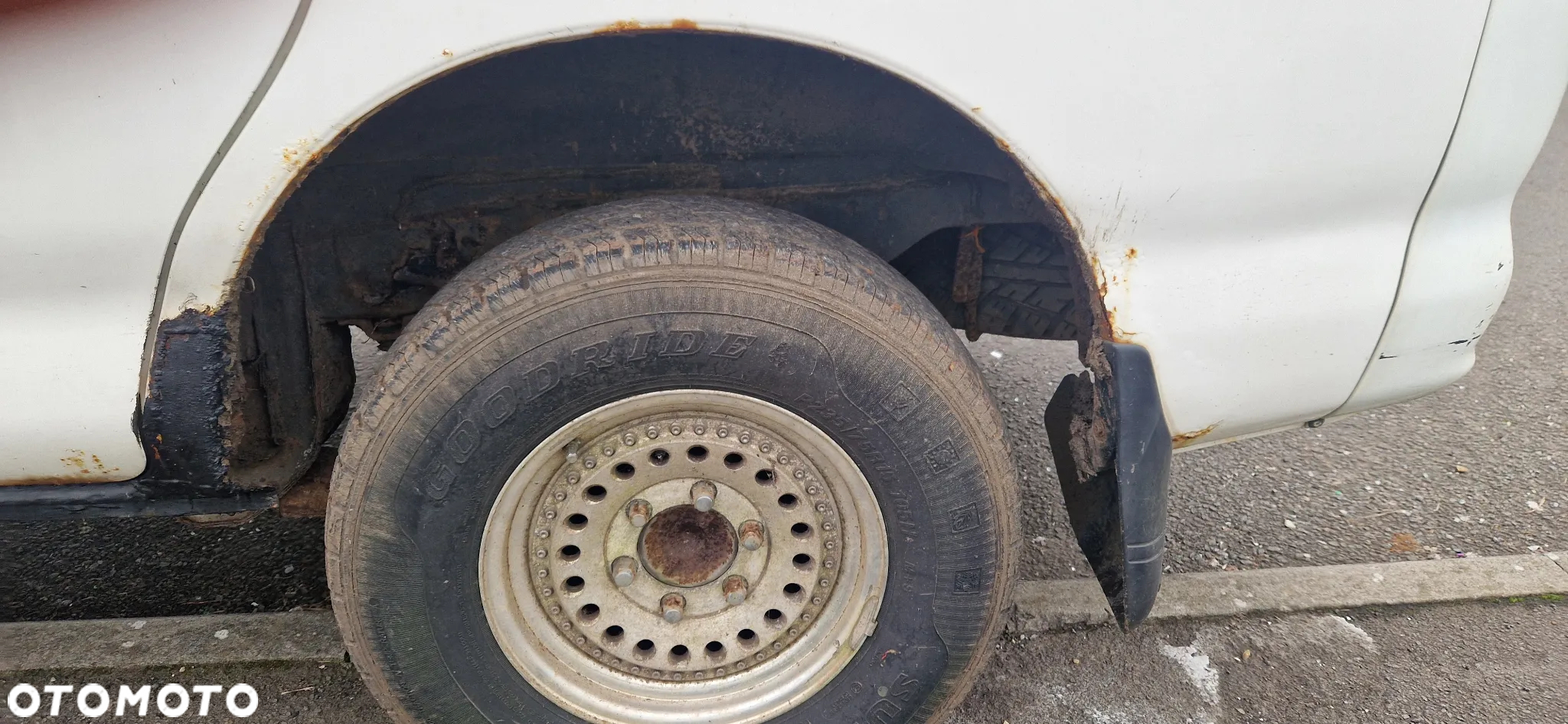 Mitsubishi L400 - 12