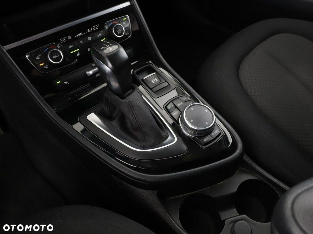 BMW Seria 2 220d xDrive - 29