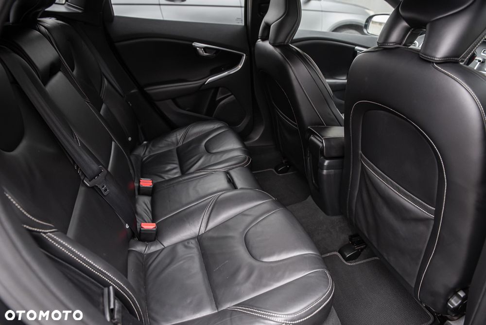 Volvo V40 D2 R Design - 28