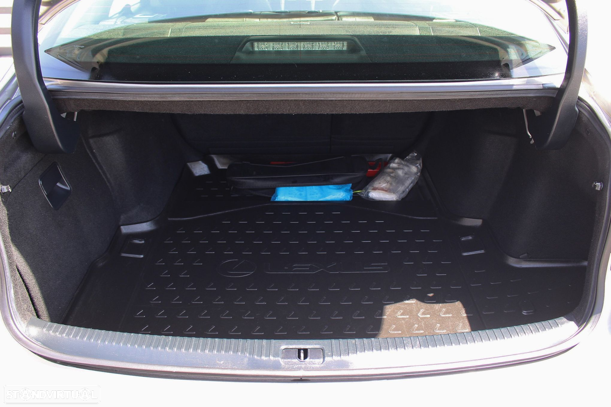 Lexus IS 300H Luxury - 40