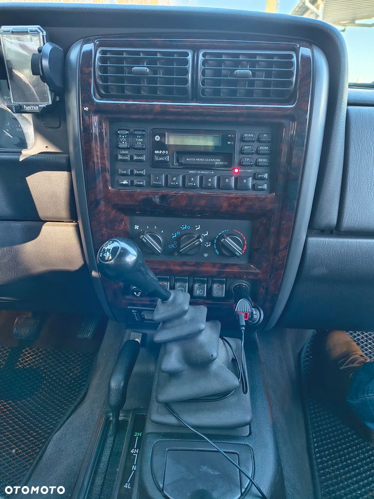 Jeep Cherokee - 8