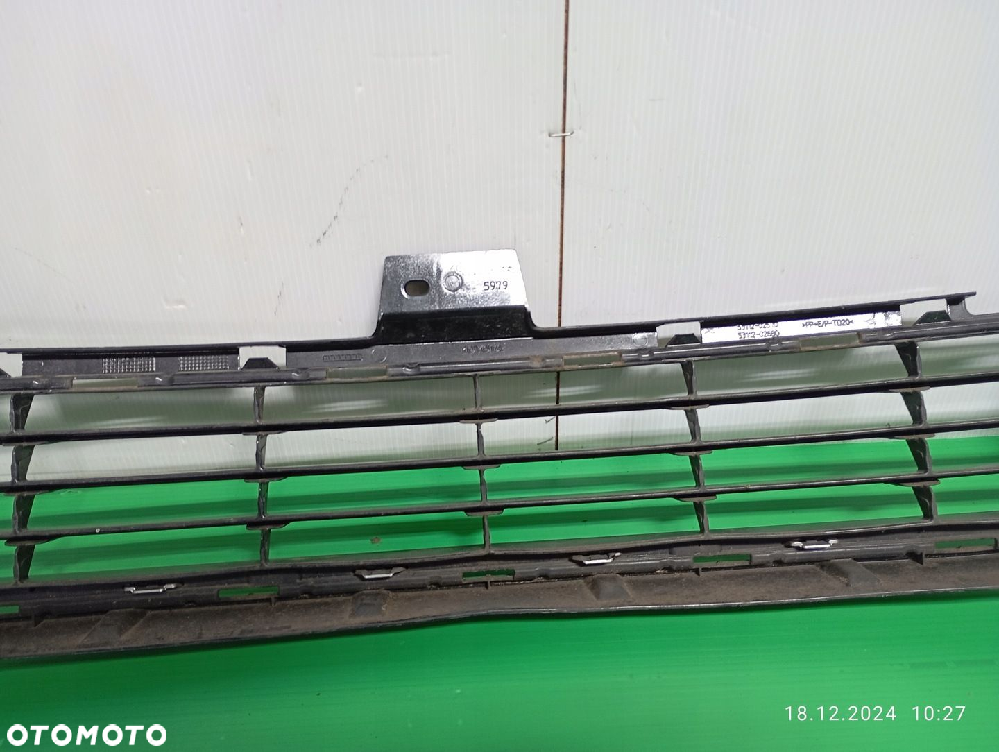 TOYOTA AURIS 2 LIFT 15-18 KRATKA ZDERZAKA ŚRODKOWA PRZÓD 53112-02670 - 10