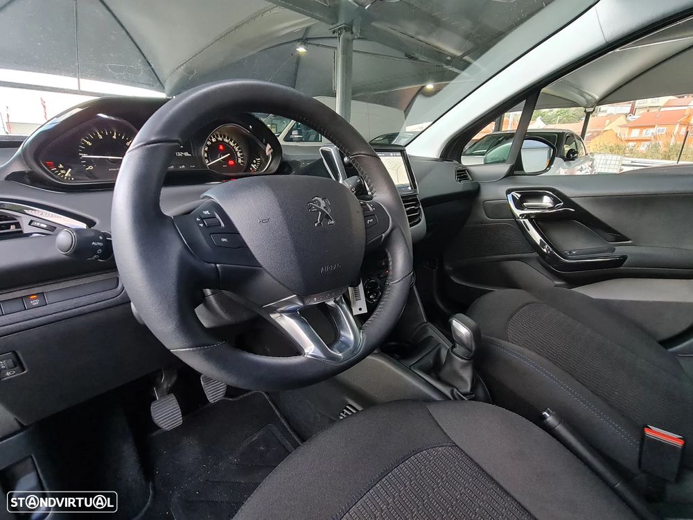 Peugeot 208 1.2 PureTech Signature - 38