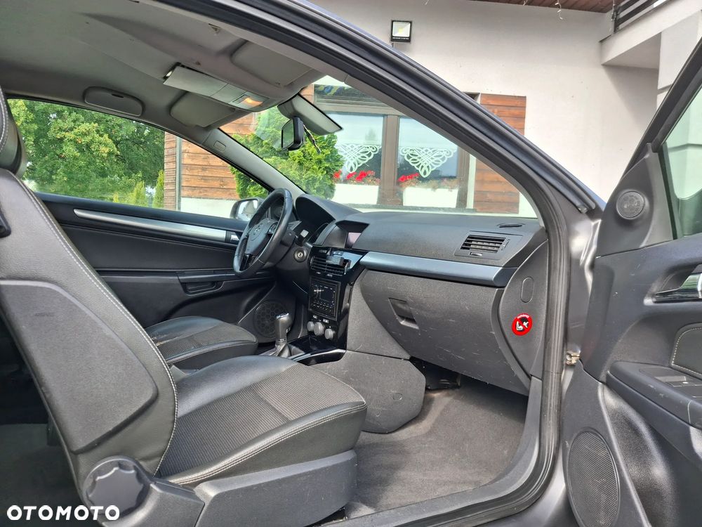 Opel Astra III GTC 1.8 Sport - 23
