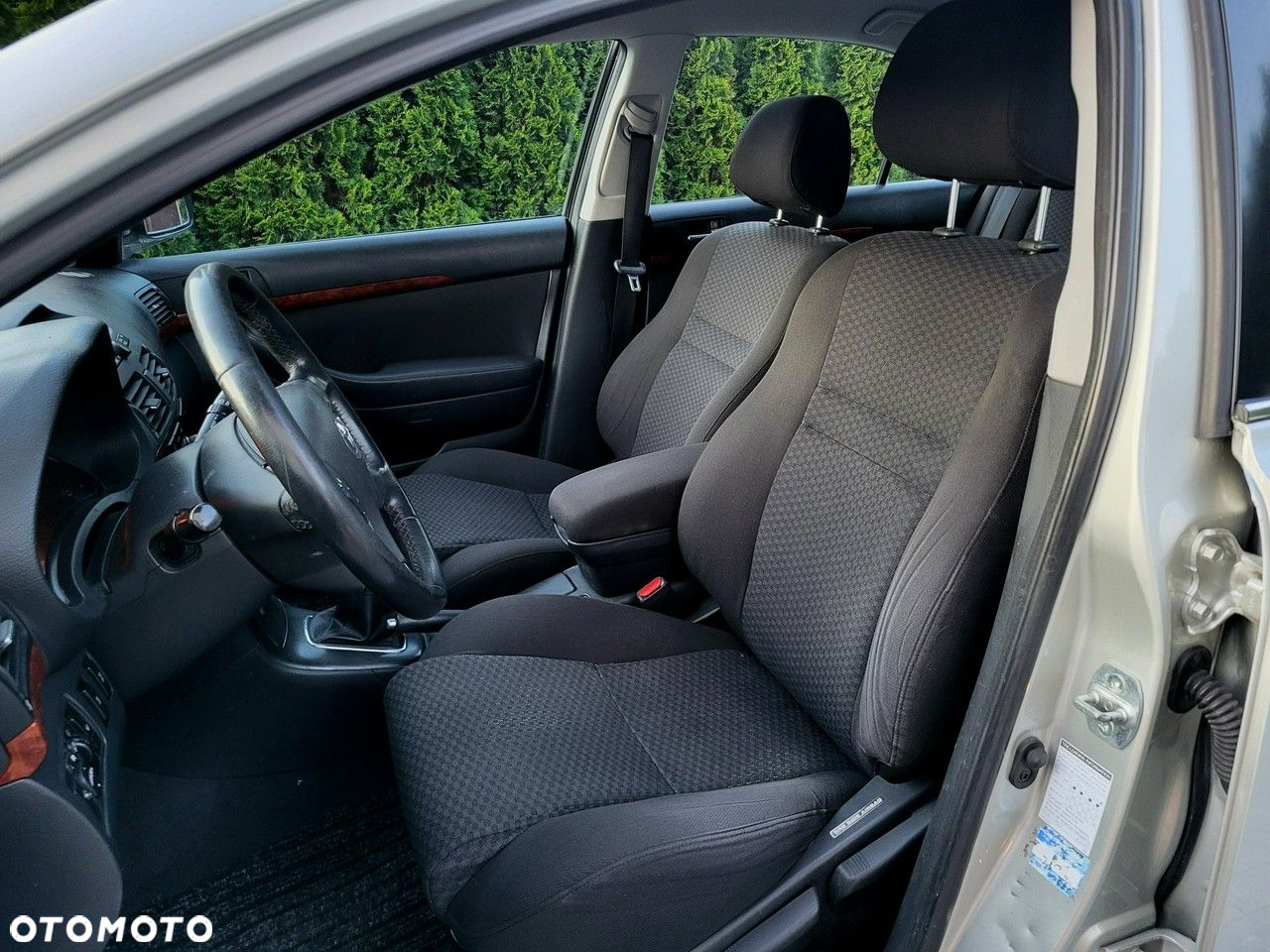 Toyota Avensis - 10