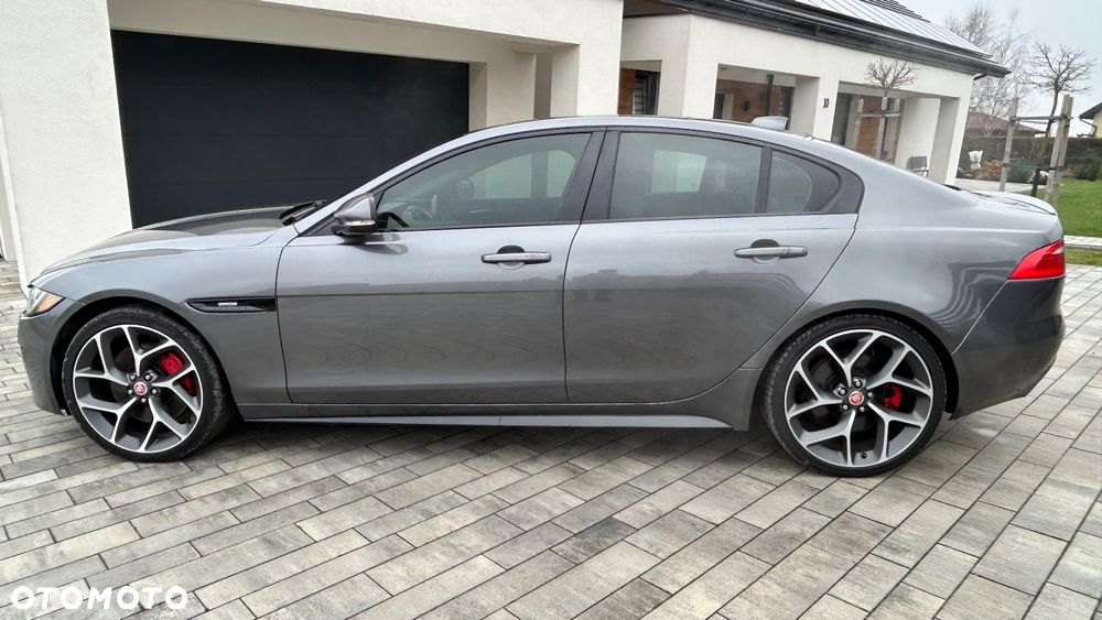 Jaguar XE - 3